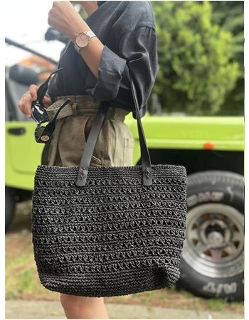 Deri Saplı Siyah Kol Çantası